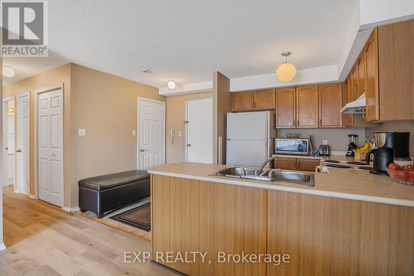 303 - 107 Bond Street, Orillia, Ontario  L3V 1J7 - Photo 7 - S12453733