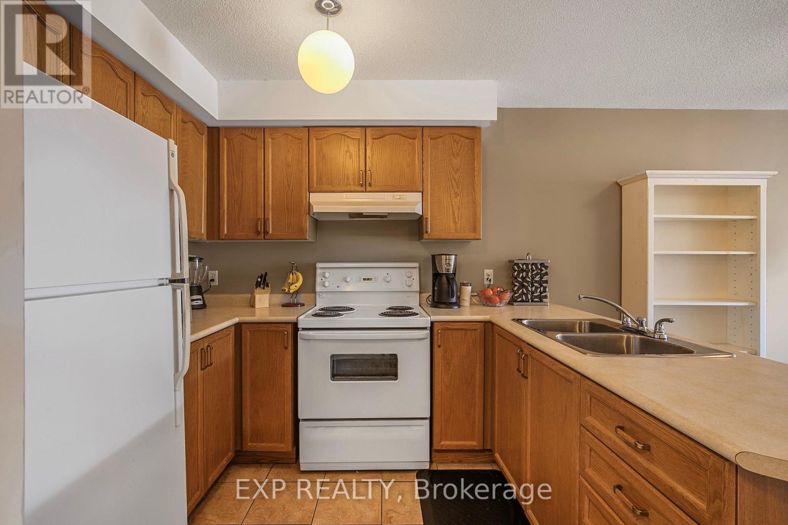 303 - 107 Bond Street, Orillia, Ontario  L3V 1J7 - Photo 8 - S12453733
