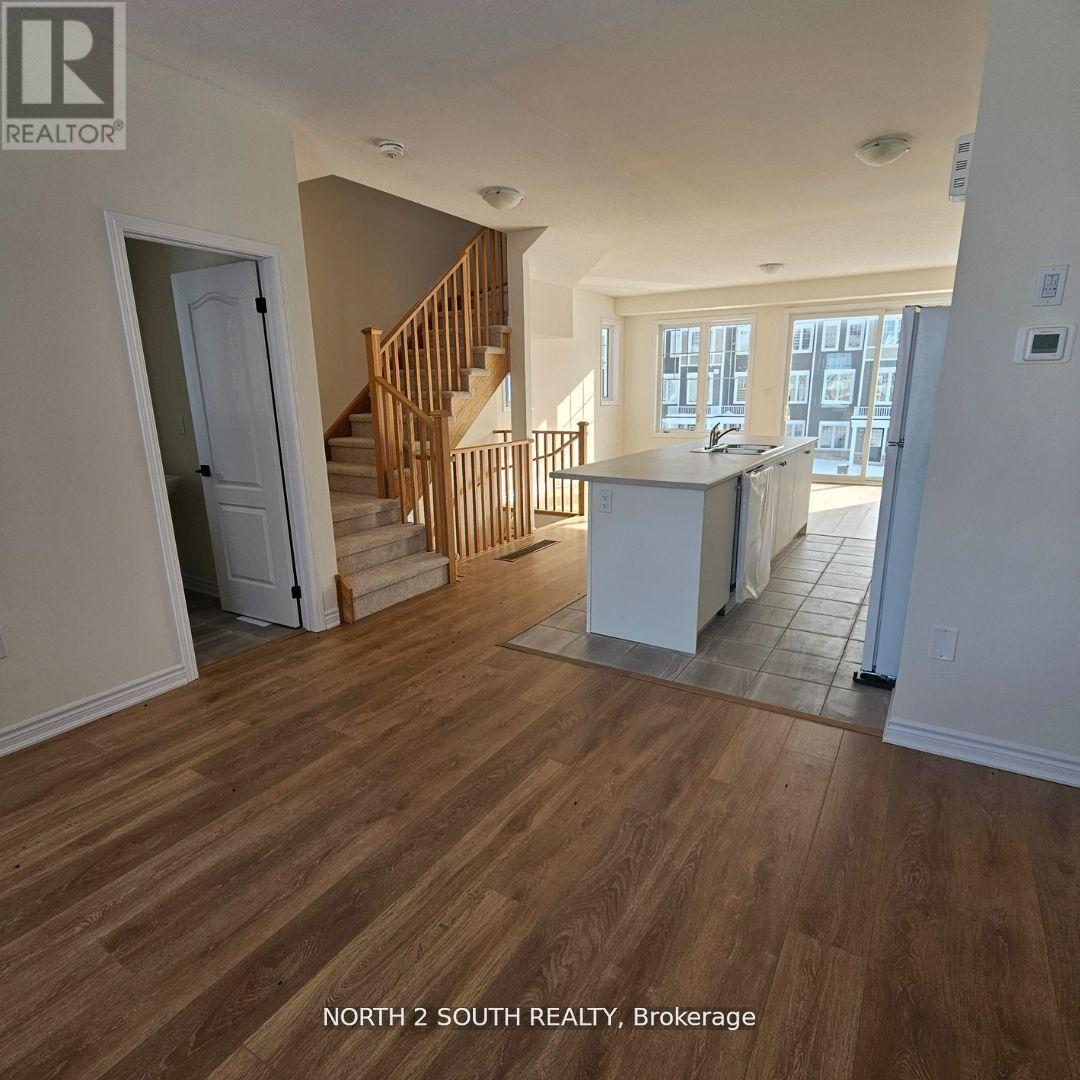 11 Lana Circle, Wasaga Beach, Ontario  L9Z 0L2 - Photo 10 - S12453828