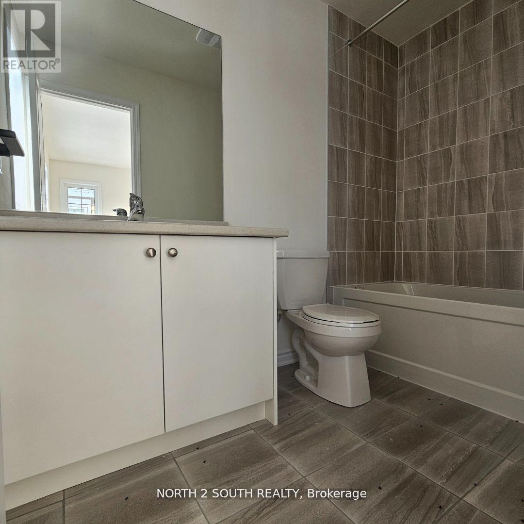 11 Lana Circle, Wasaga Beach, Ontario  L9Z 0L2 - Photo 12 - S12453828