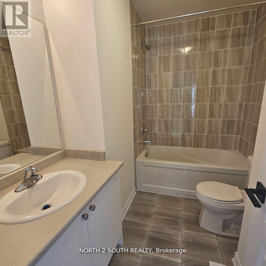 11 Lana Circle, Wasaga Beach, Ontario  L9Z 0L2 - Photo 13 - S12453828