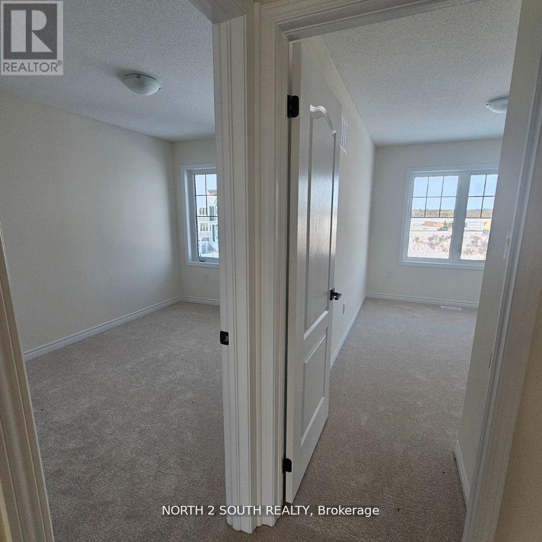 11 Lana Circle, Wasaga Beach, Ontario  L9Z 0L2 - Photo 15 - S12453828