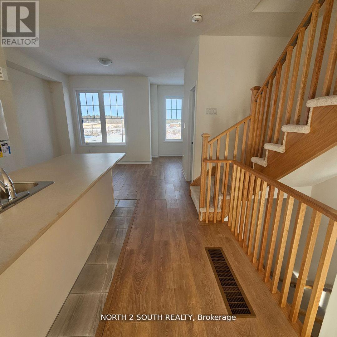 11 Lana Circle, Wasaga Beach, Ontario  L9Z 0L2 - Photo 8 - S12453828