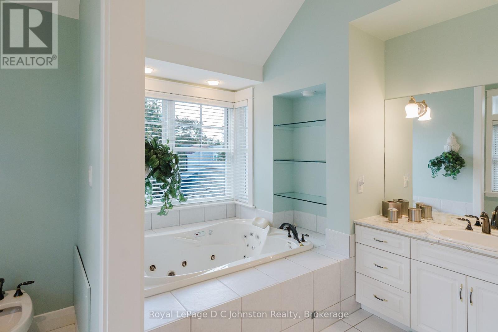 139 Knowles Lane, Saugeen Shores, Ontario  N0H 2L0 - Photo 48 - X12453874