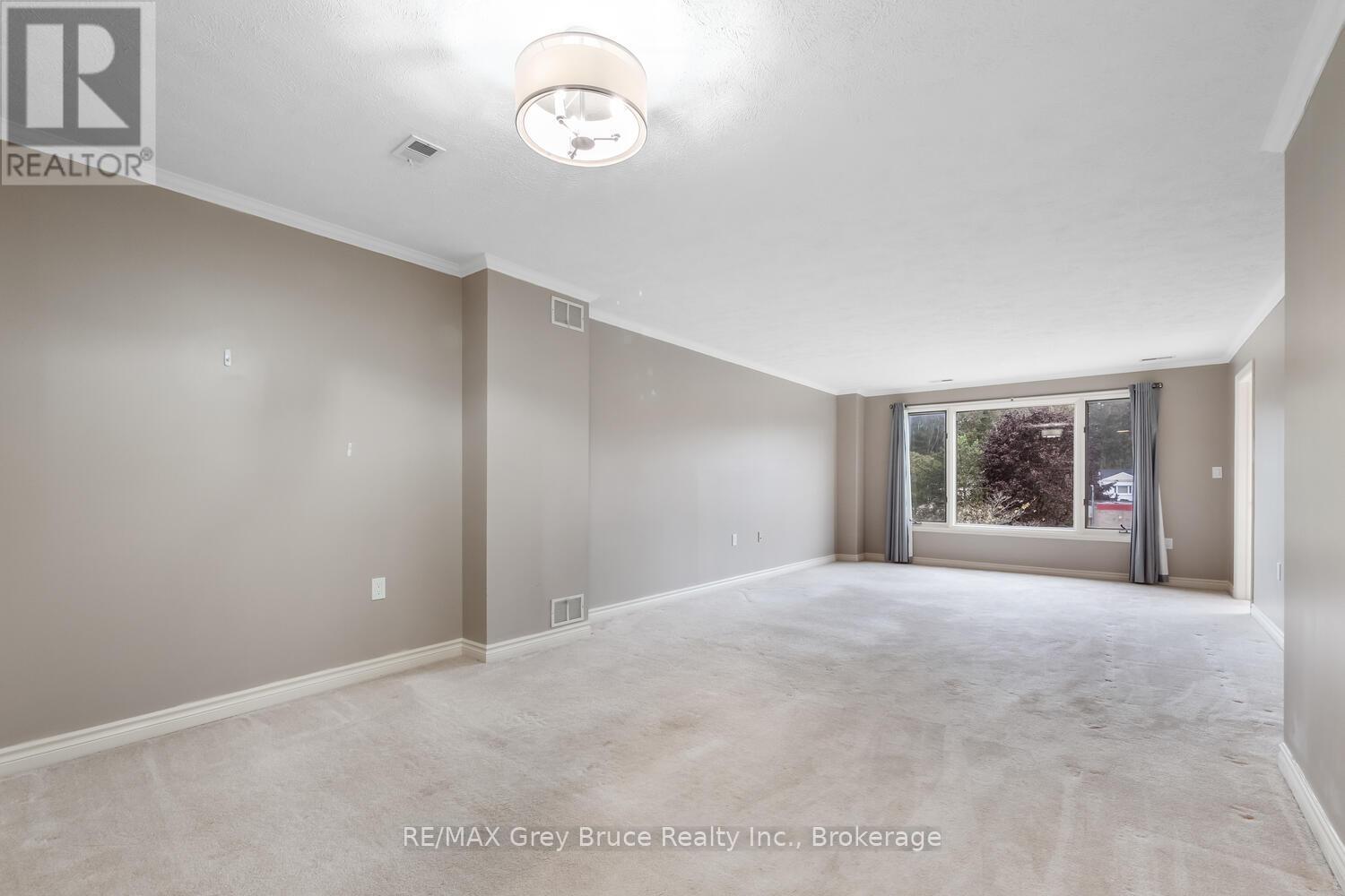2555 3rd Ave Avenue, Owen Sound, Ontario  N4K 6T8 - Photo 38 - X12453912