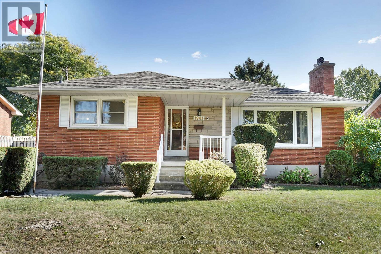 1941 Royal Crescent, London East (East I), Ontario  N5V 1N6 - Photo 1 - X12453858