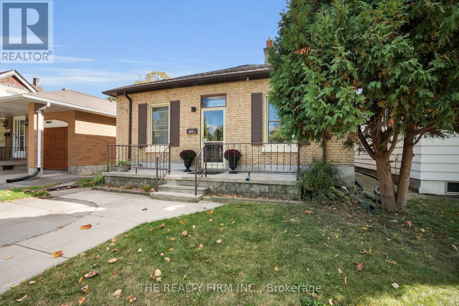 317 Simcoe Street, London East (East K), Ontario  N6B 1J4 - Photo 3 - X12453869