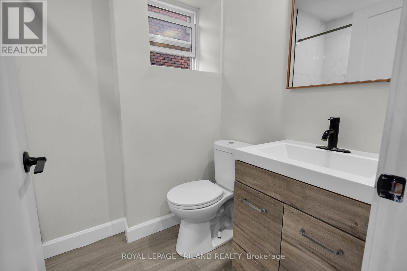 2 - 425 Mckenzie Avenue, London South, Ontario  N6C 1V5 - Photo 11 - X12453902