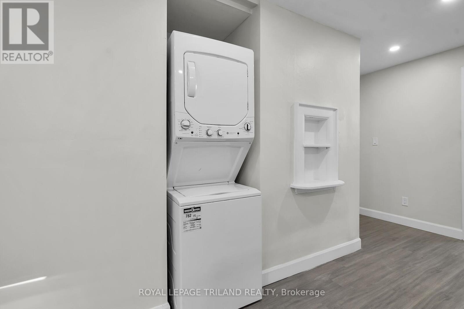2 - 425 Mckenzie Avenue, London South, Ontario  N6C 1V5 - Photo 8 - X12453902