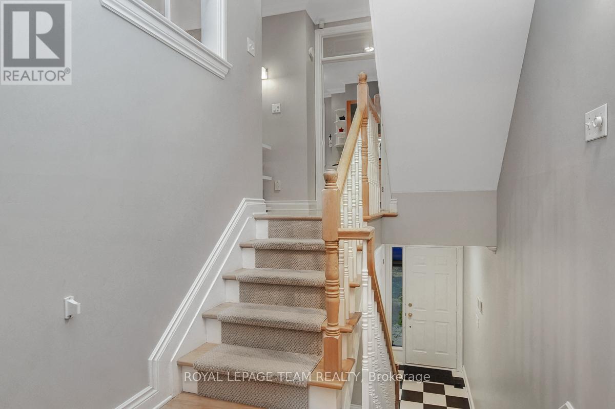 A - 142 Mcgillivray Street, Ottawa, Ontario  K1S 1K6 - Photo 4 - X12453905