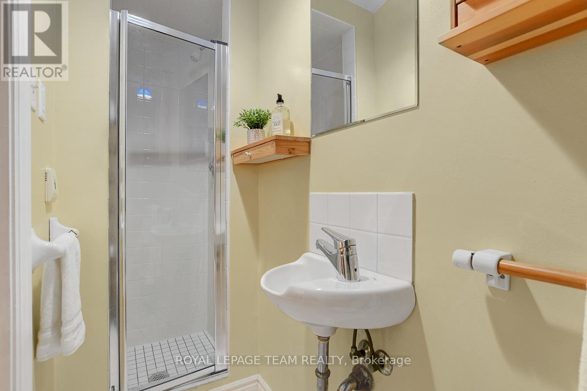 A - 142 Mcgillivray Street, Ottawa, Ontario  K1S 1K6 - Photo 40 - X12453905