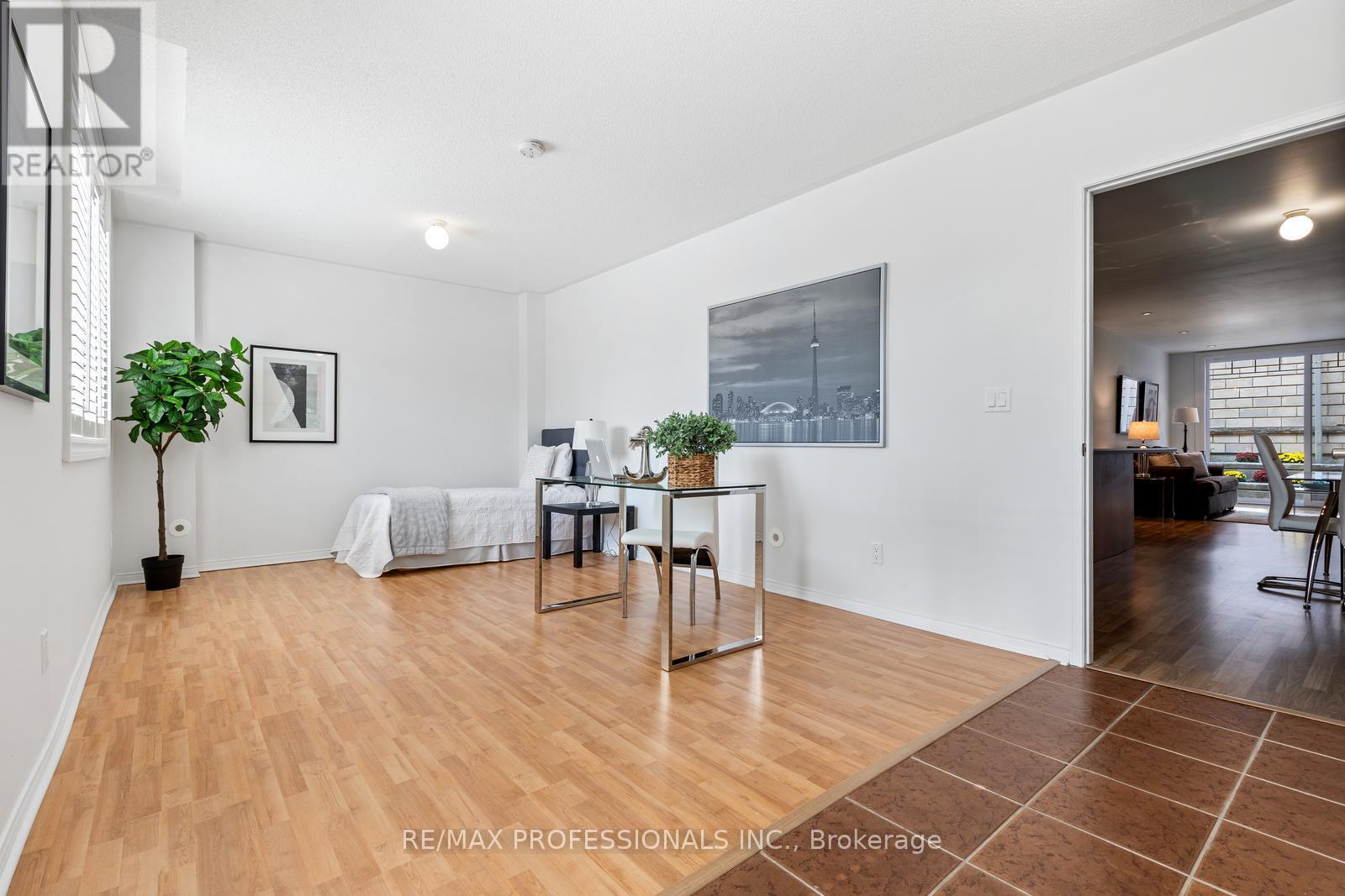 104 - 3400 Lake Shore Boulevard W, Toronto, Ontario  M8W 4Z9 - Photo 4 - W12424750