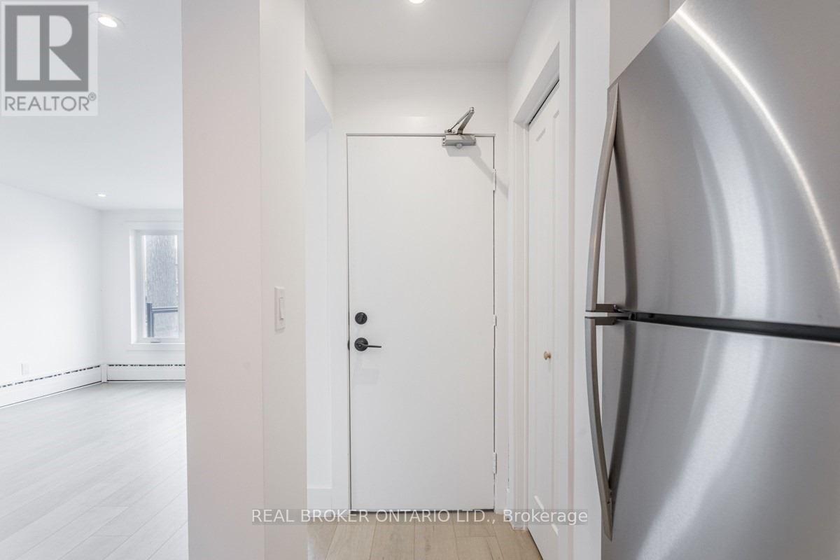 #2 - 185 Bowie Avenue, Toronto, Ontario  M6E 2R5 - Photo 9 - W12453656