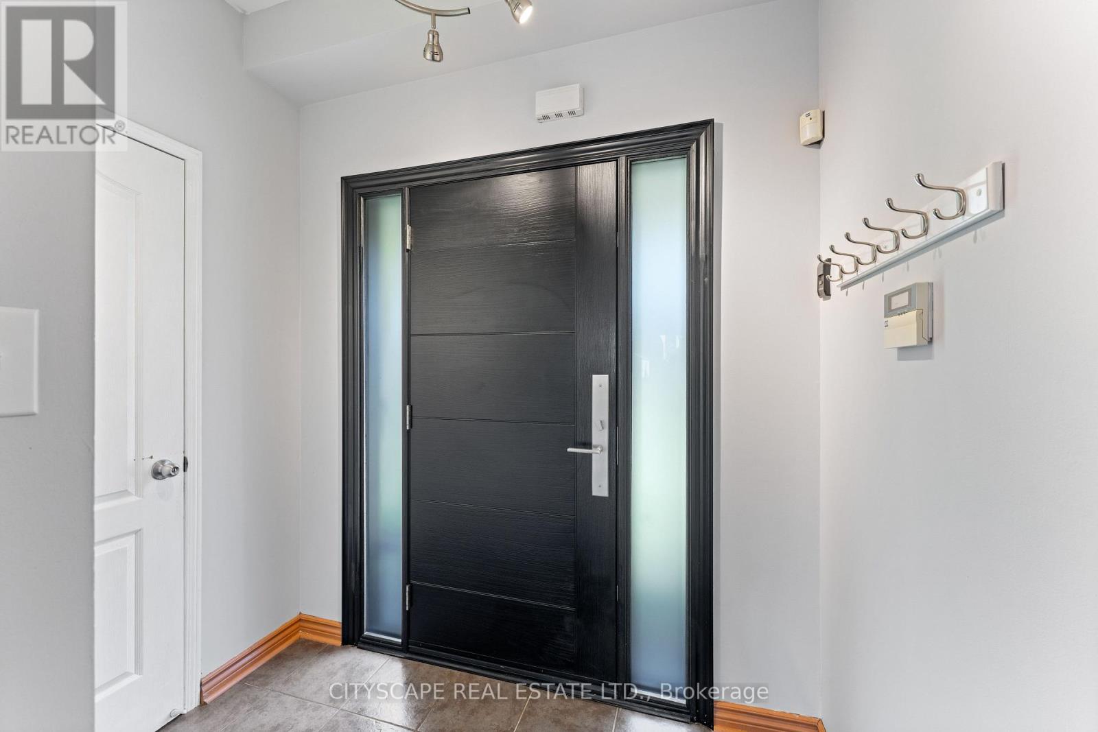 5760 Raftsman Cove Street, Mississauga (Churchill Meadows), Ontario  L5M 7B3 - Photo 7 - W12453661