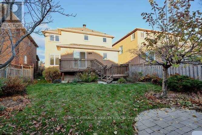 6388 Newcombe Drive, Mississauga, Ontario  L5V 2G6 - Photo 10 - W12453664