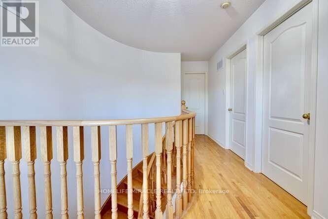 6388 Newcombe Drive, Mississauga, Ontario  L5V 2G6 - Photo 6 - W12453664