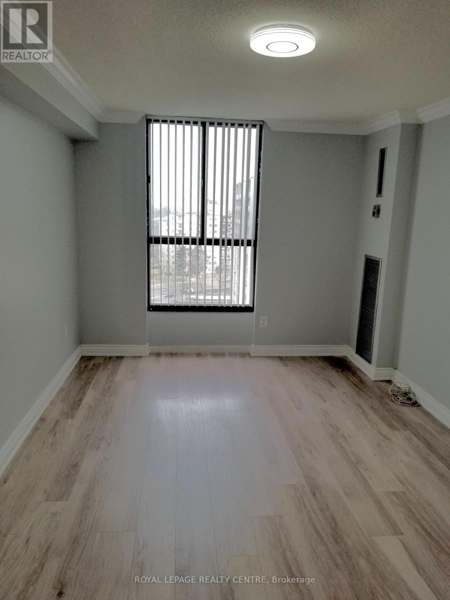 1004 - 3170 Kirwin Avenue, Mississauga, Ontario  L5A 3R1 - Photo 10 - W12453669