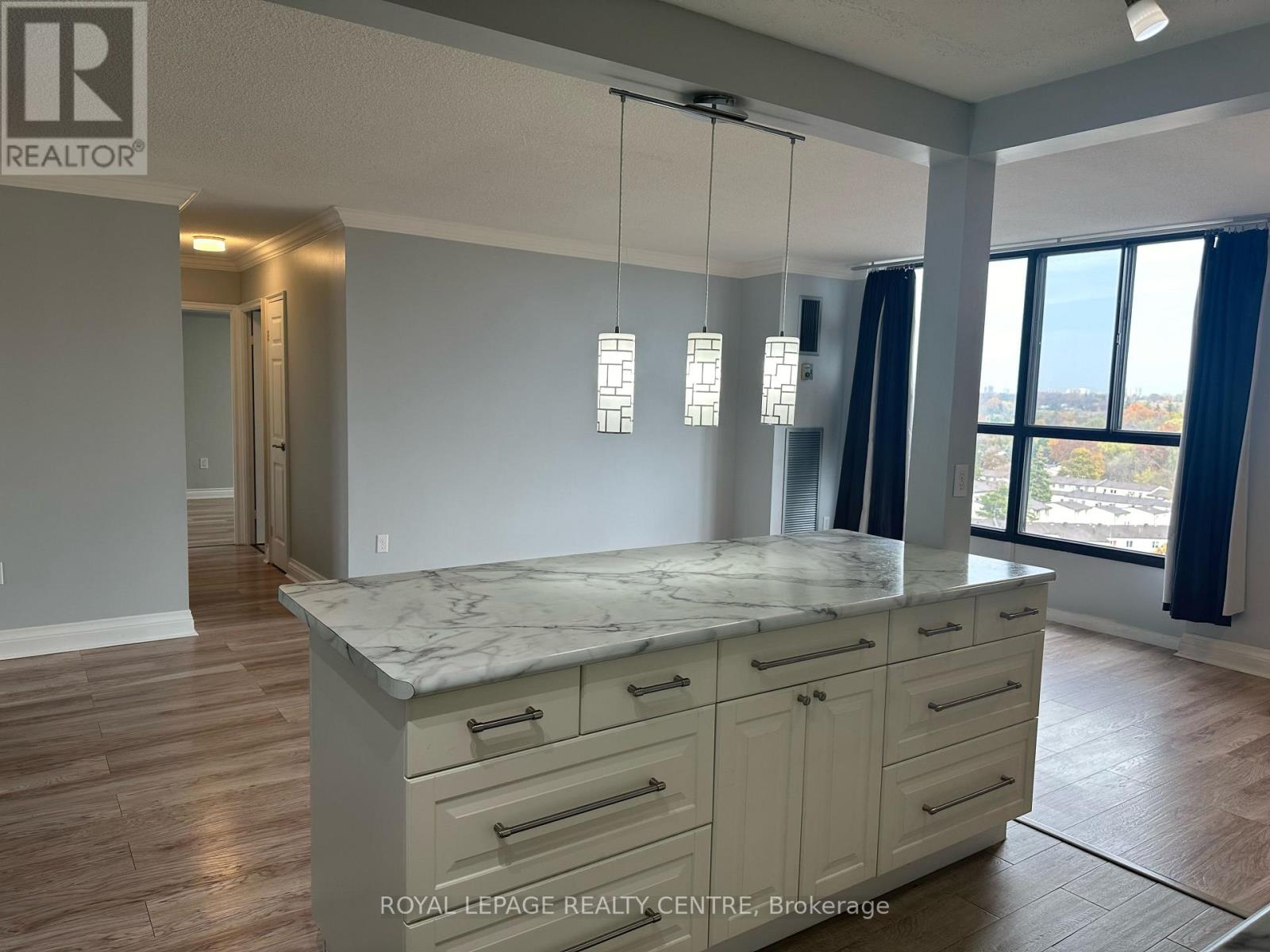1004 - 3170 Kirwin Avenue, Mississauga, Ontario  L5A 3R1 - Photo 3 - W12453669