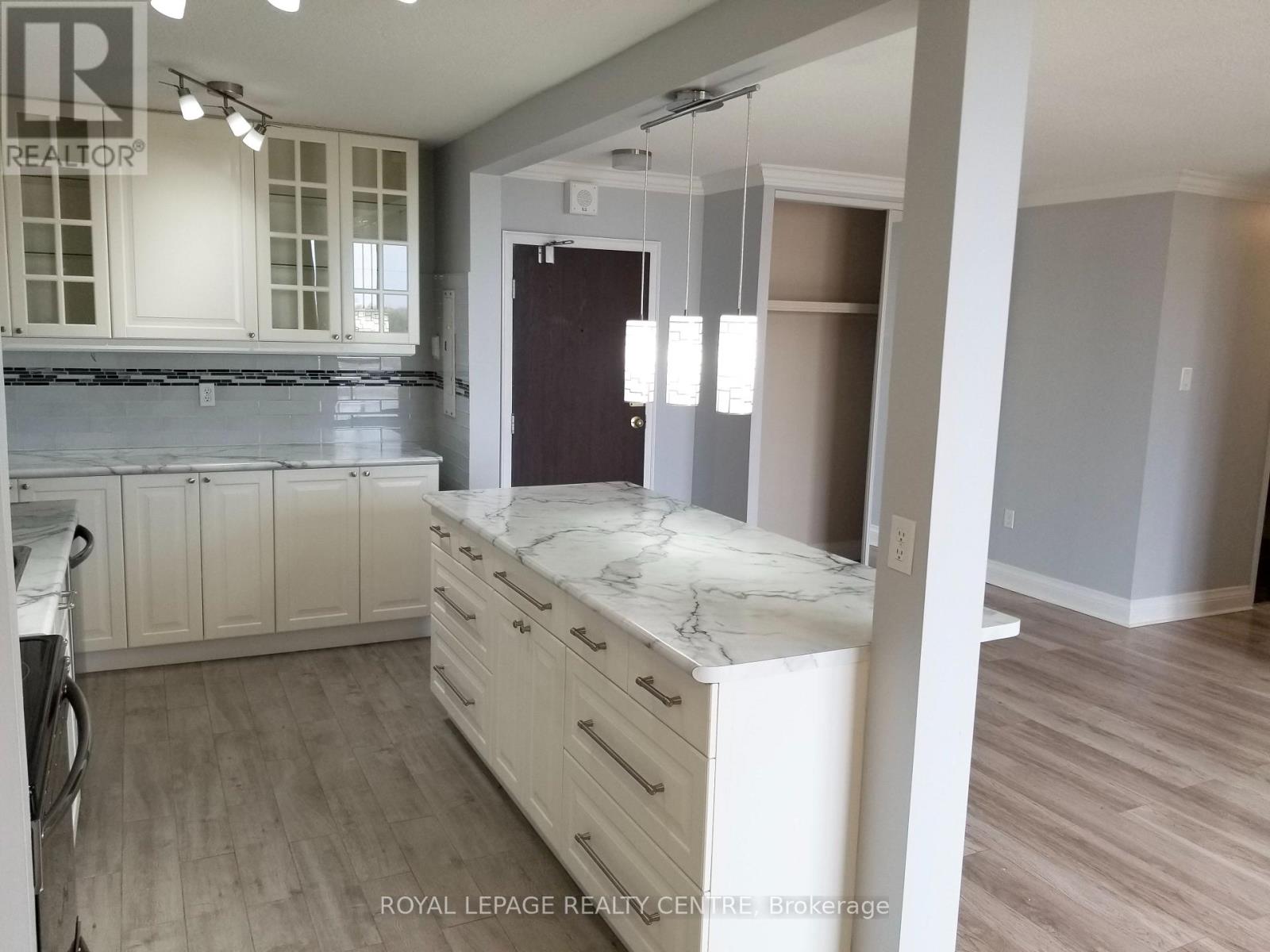 1004 - 3170 Kirwin Avenue, Mississauga, Ontario  L5A 3R1 - Photo 4 - W12453669