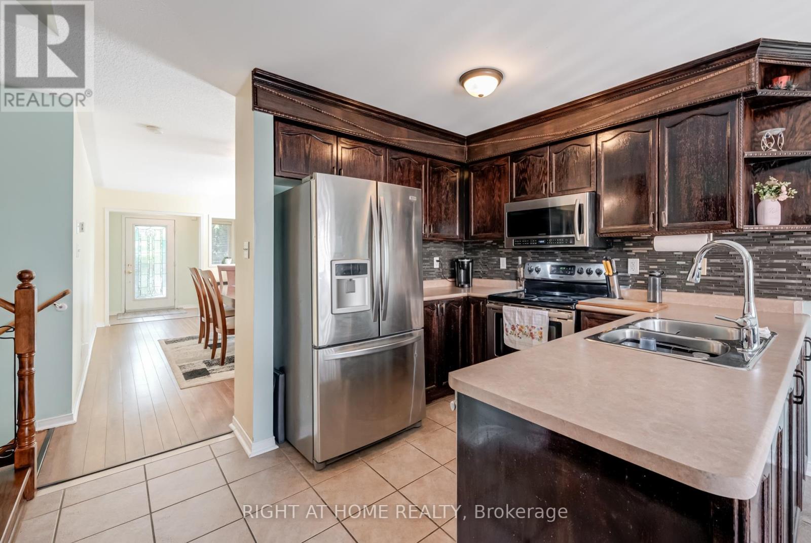 12 Joywill Court, Brampton (Fletcher's Meadow), Ontario  L7A 3T8 - Photo 12 - W12453679