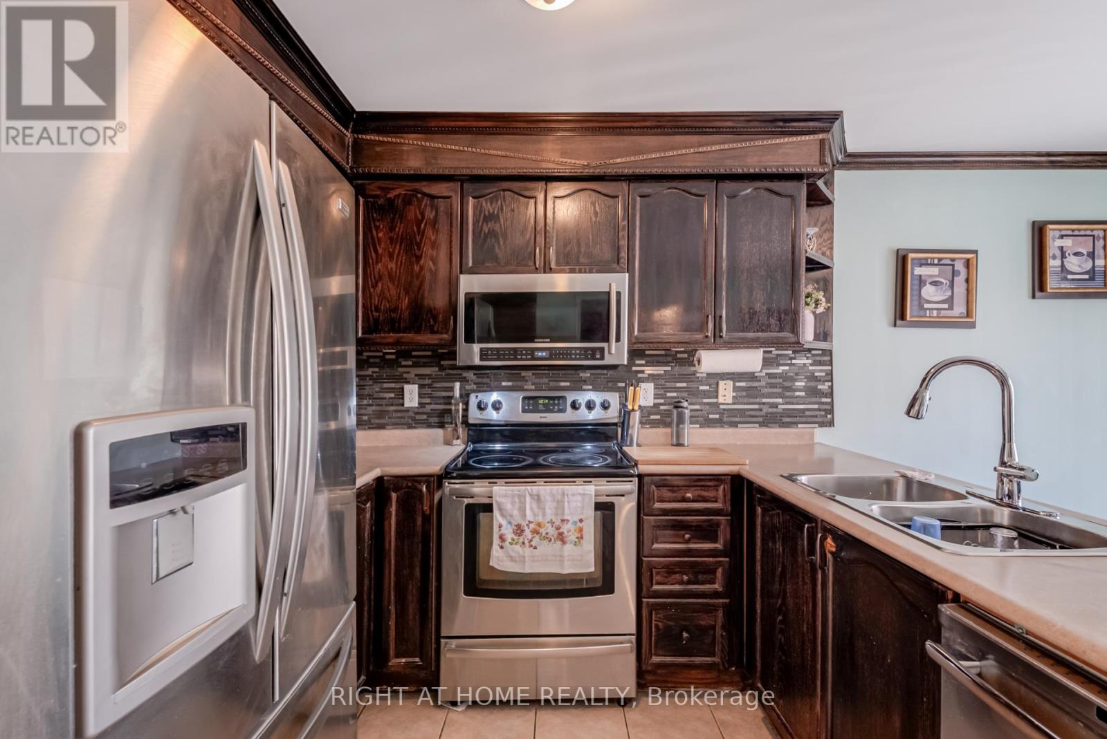 12 Joywill Court, Brampton (Fletcher's Meadow), Ontario  L7A 3T8 - Photo 13 - W12453679