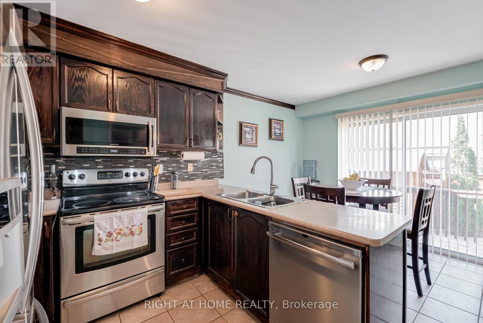 12 Joywill Court, Brampton (Fletcher's Meadow), Ontario  L7A 3T8 - Photo 15 - W12453679