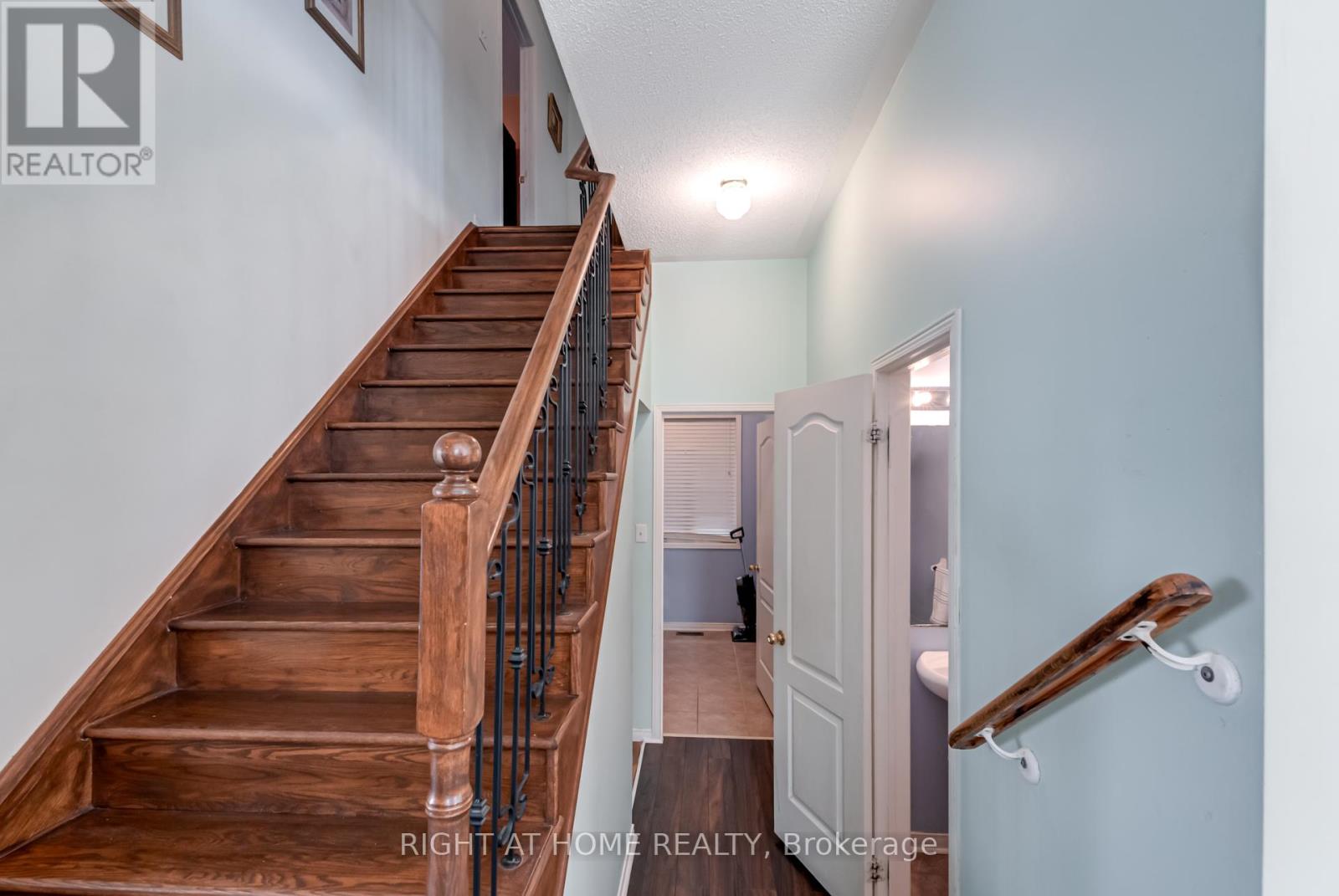 12 Joywill Court, Brampton (Fletcher's Meadow), Ontario  L7A 3T8 - Photo 17 - W12453679