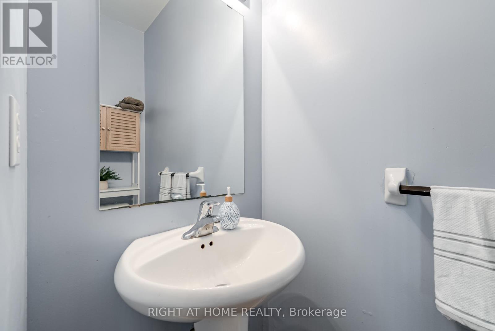 12 Joywill Court, Brampton (Fletcher's Meadow), Ontario  L7A 3T8 - Photo 20 - W12453679