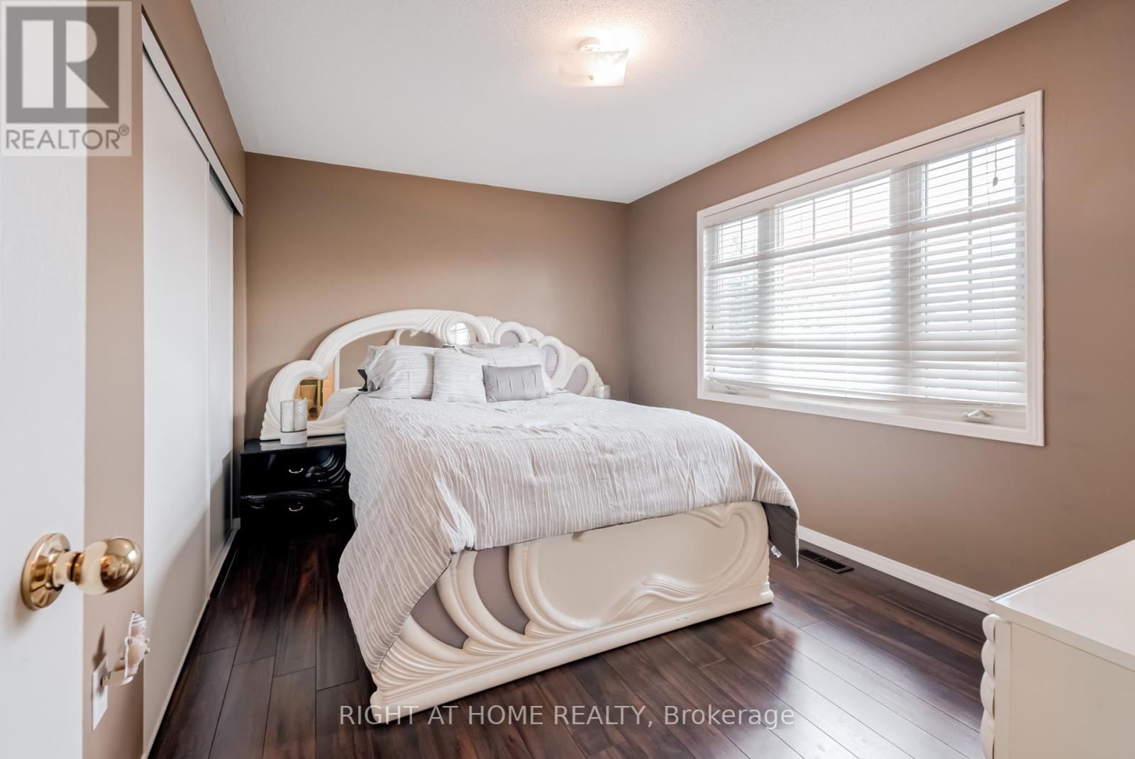 12 Joywill Court, Brampton (Fletcher's Meadow), Ontario  L7A 3T8 - Photo 29 - W12453679