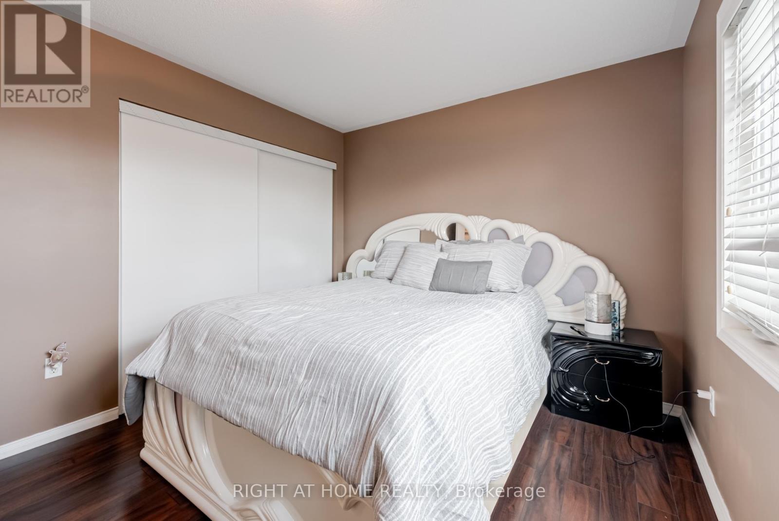 12 Joywill Court, Brampton (Fletcher's Meadow), Ontario  L7A 3T8 - Photo 30 - W12453679