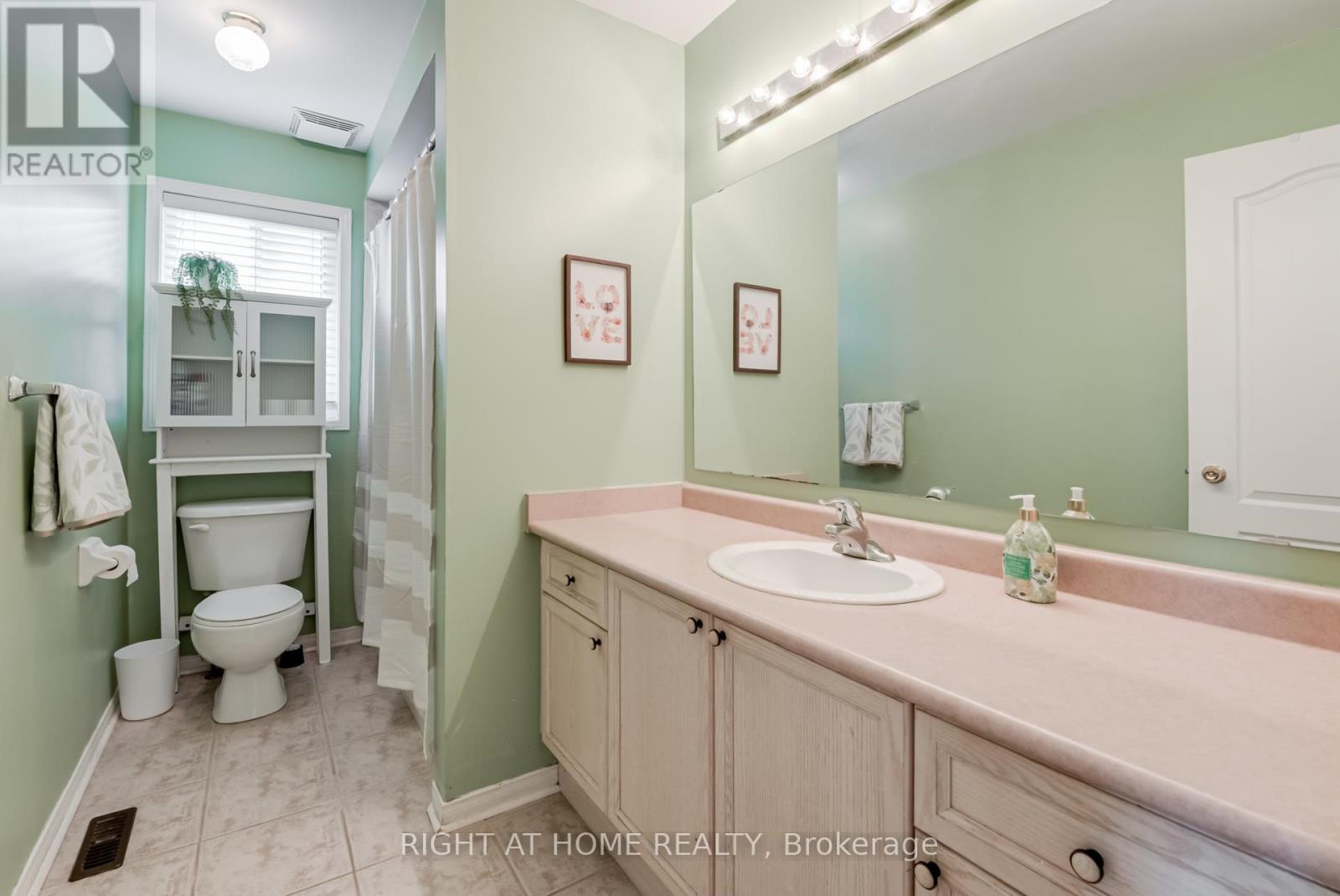 12 Joywill Court, Brampton (Fletcher's Meadow), Ontario  L7A 3T8 - Photo 33 - W12453679
