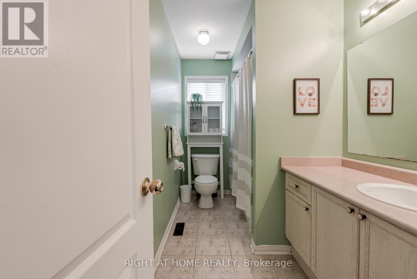 12 Joywill Court, Brampton (Fletcher's Meadow), Ontario  L7A 3T8 - Photo 34 - W12453679
