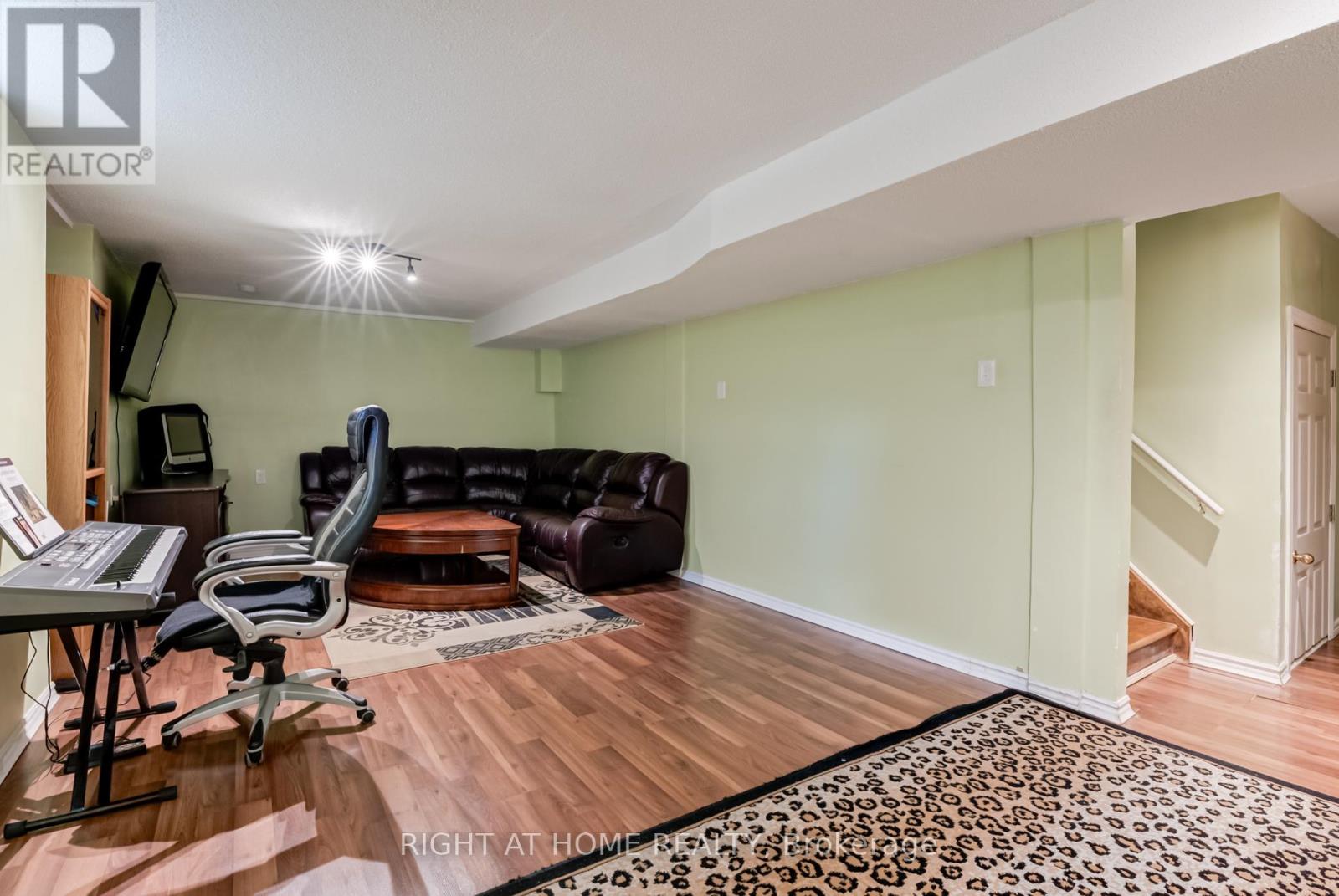 12 Joywill Court, Brampton (Fletcher's Meadow), Ontario  L7A 3T8 - Photo 37 - W12453679