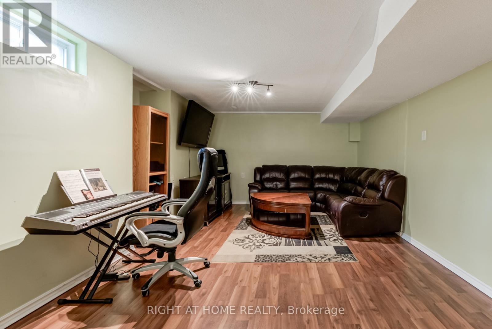 12 Joywill Court, Brampton (Fletcher's Meadow), Ontario  L7A 3T8 - Photo 38 - W12453679