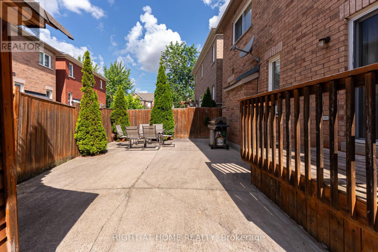 12 Joywill Court, Brampton (Fletcher's Meadow), Ontario  L7A 3T8 - Photo 43 - W12453679