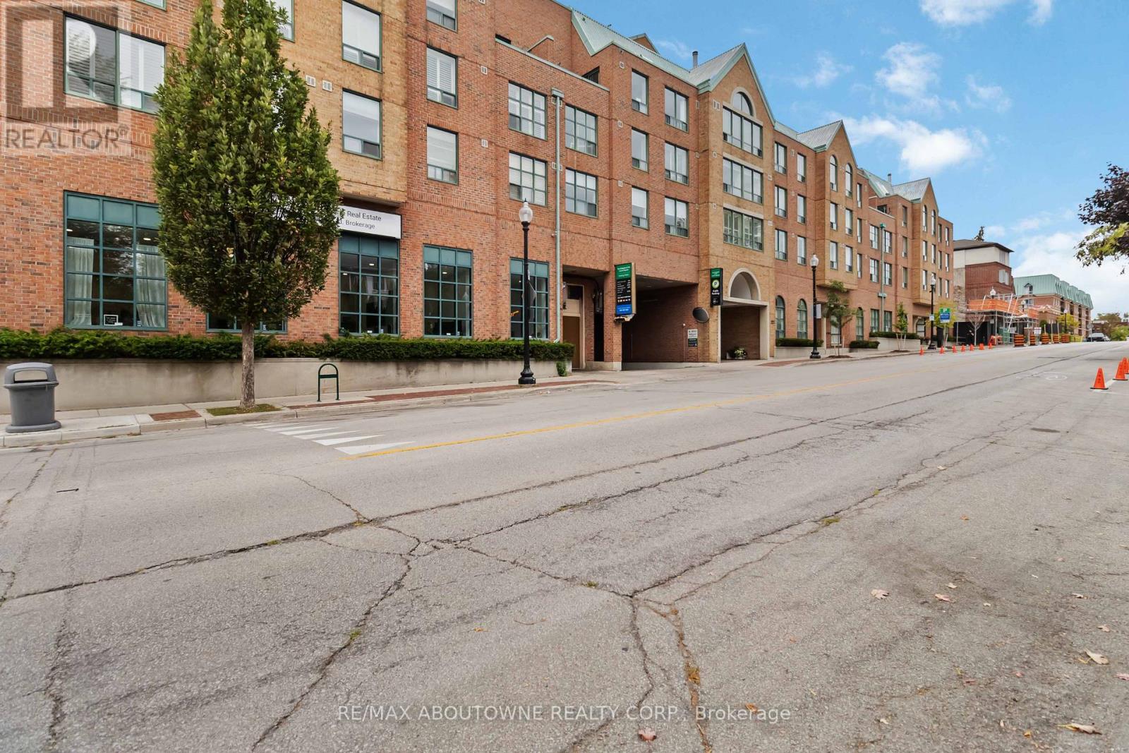 403 - 221 ROBINSON STREET, Oakville, Ontario