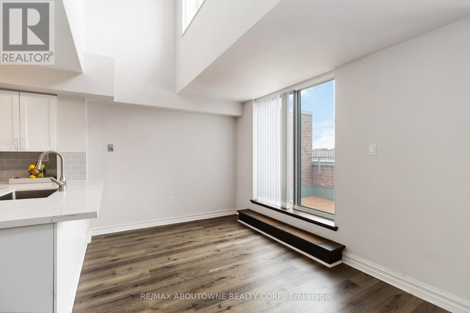403 - 221 Robinson Street, Oakville, Ontario  L6J 7N9 - Photo 11 - W12453687