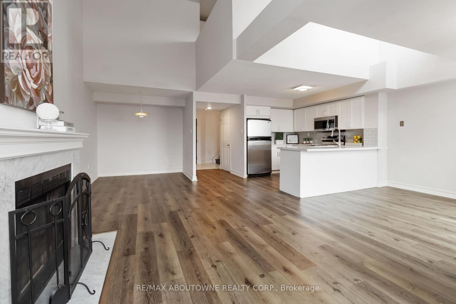 403 - 221 Robinson Street, Oakville, Ontario  L6J 7N9 - Photo 15 - W12453687