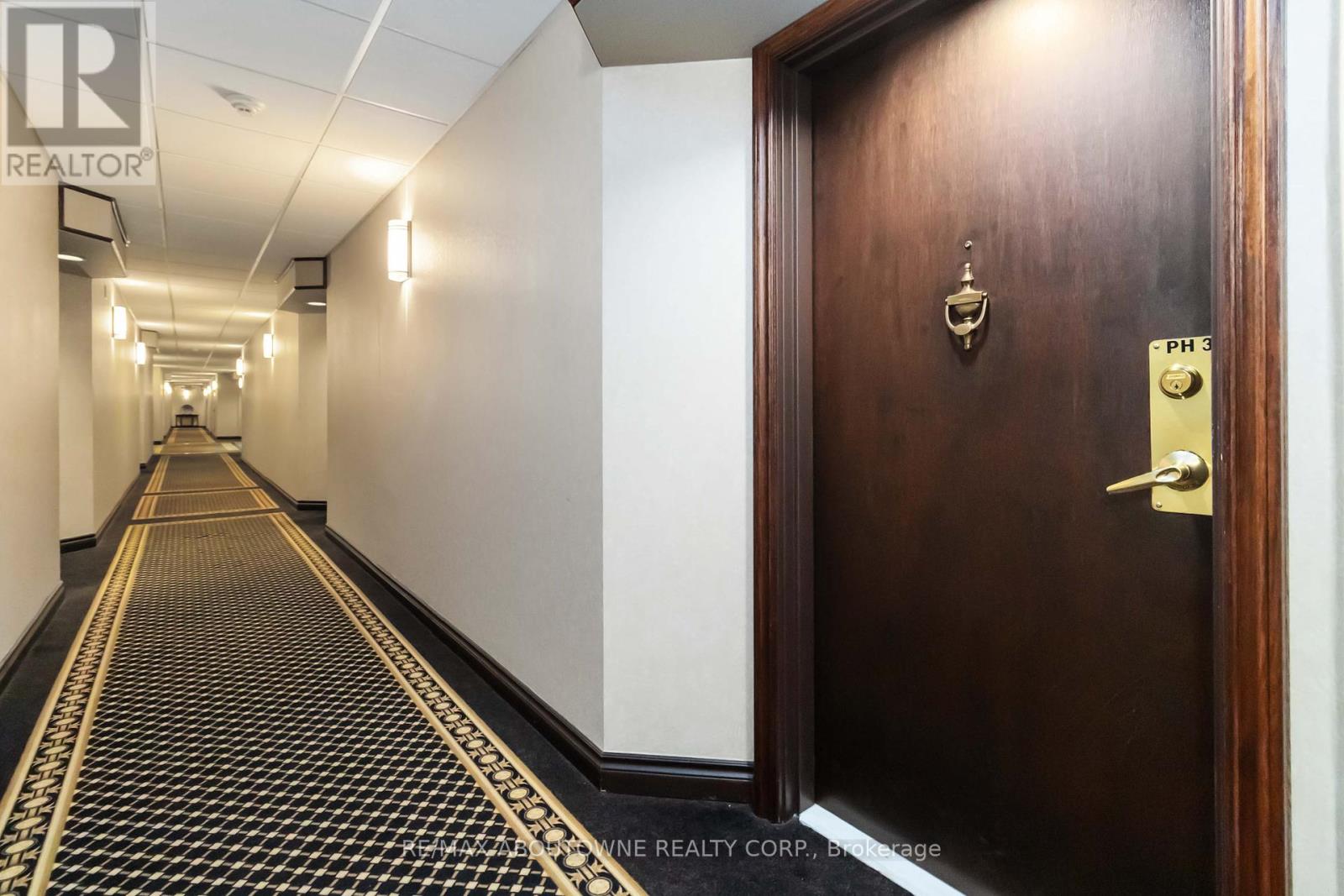 403 - 221 Robinson Street, Oakville, Ontario  L6J 7N9 - Photo 4 - W12453687