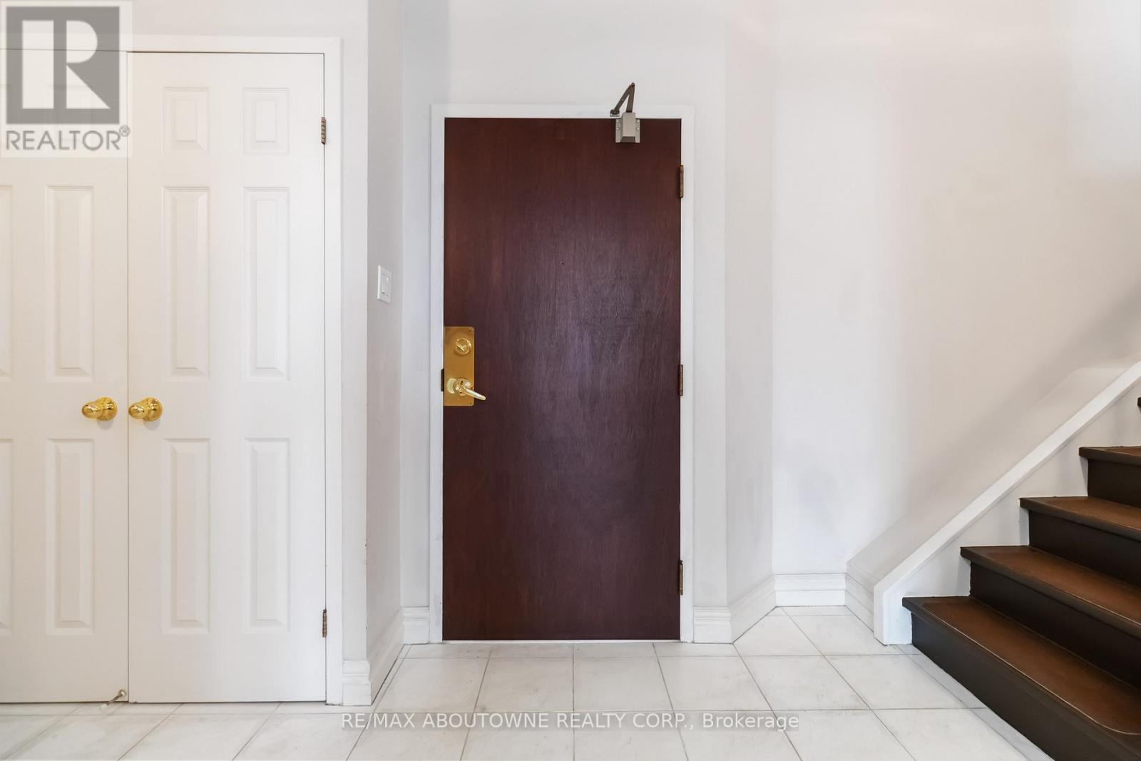 403 - 221 Robinson Street, Oakville, Ontario  L6J 7N9 - Photo 5 - W12453687
