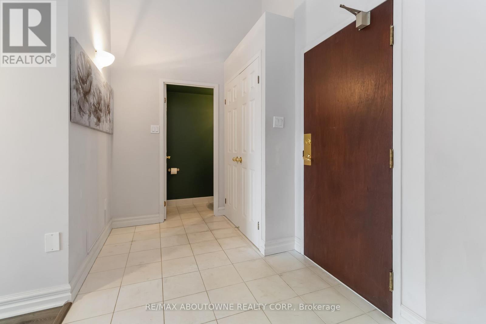 403 - 221 Robinson Street, Oakville, Ontario  L6J 7N9 - Photo 6 - W12453687