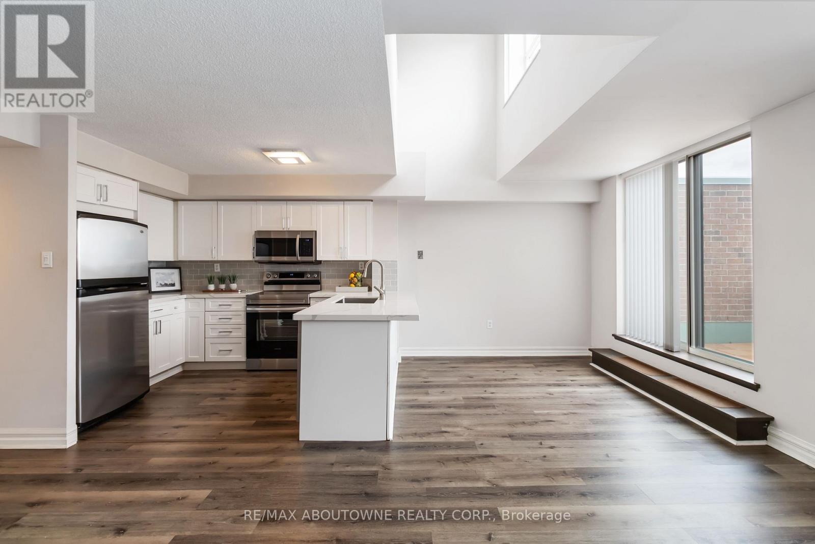 403 - 221 Robinson Street, Oakville, Ontario  L6J 7N9 - Photo 8 - W12453687