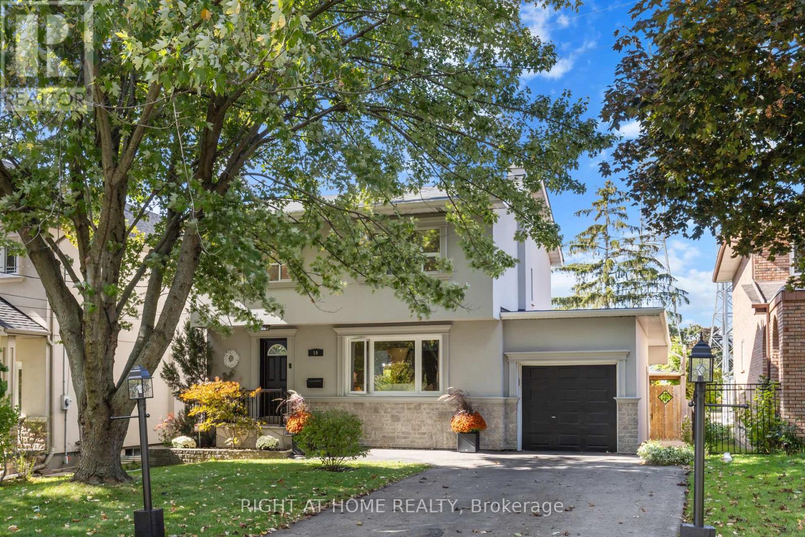 10 HALIBURTON AVENUE, Toronto, Ontario