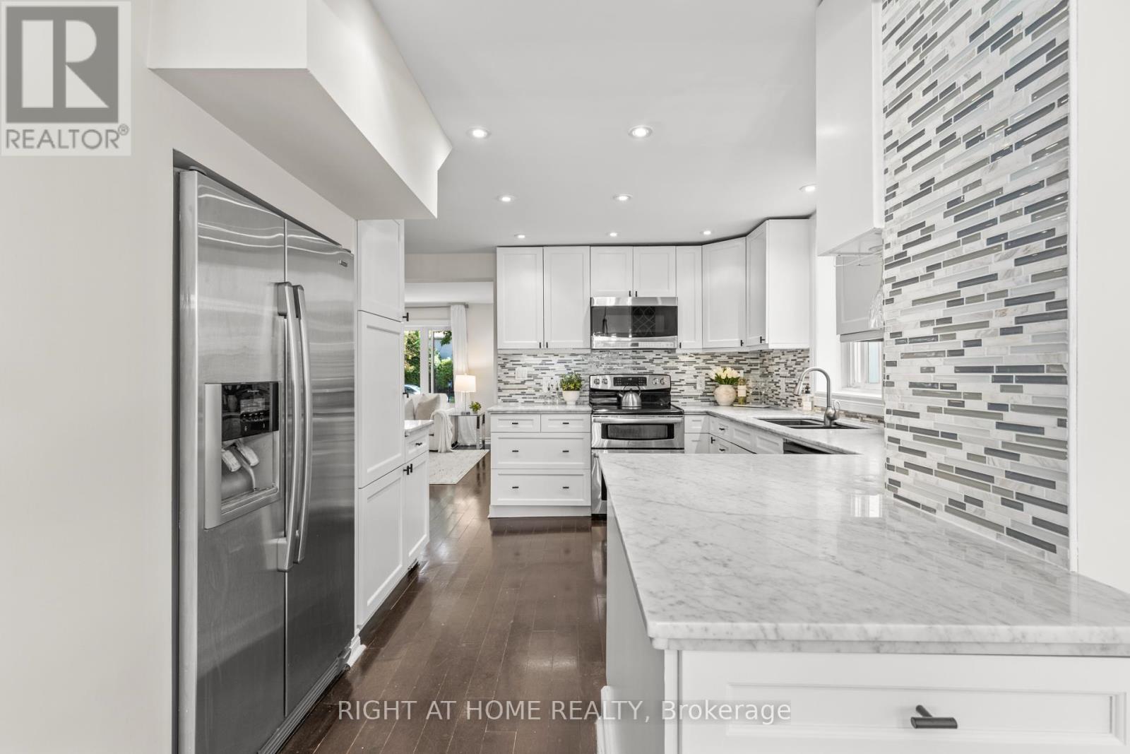 10 Haliburton Avenue, Toronto (Islington-City Centre West), Ontario  M9B 4Y2 - Photo 13 - W12453689