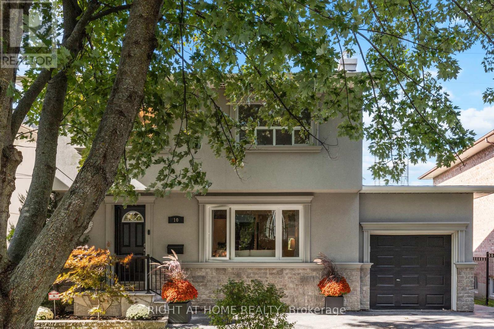 10 Haliburton Avenue, Toronto (Islington-City Centre West), Ontario  M9B 4Y2 - Photo 3 - W12453689