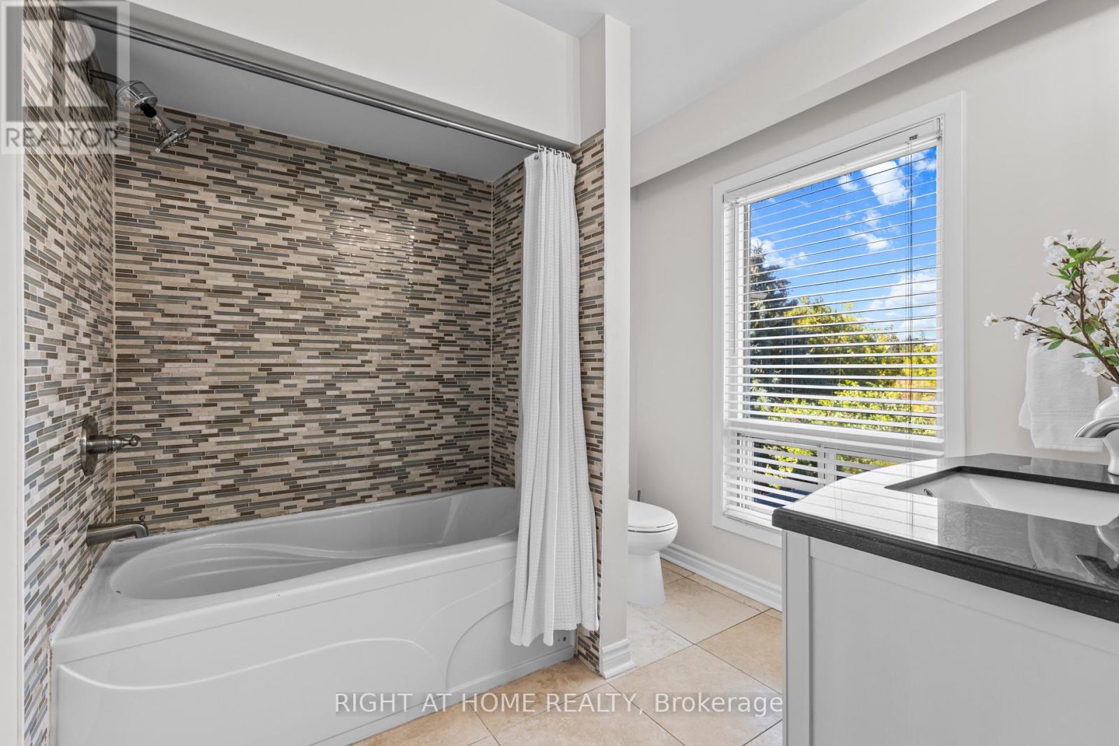 10 Haliburton Avenue, Toronto (Islington-City Centre West), Ontario  M9B 4Y2 - Photo 32 - W12453689