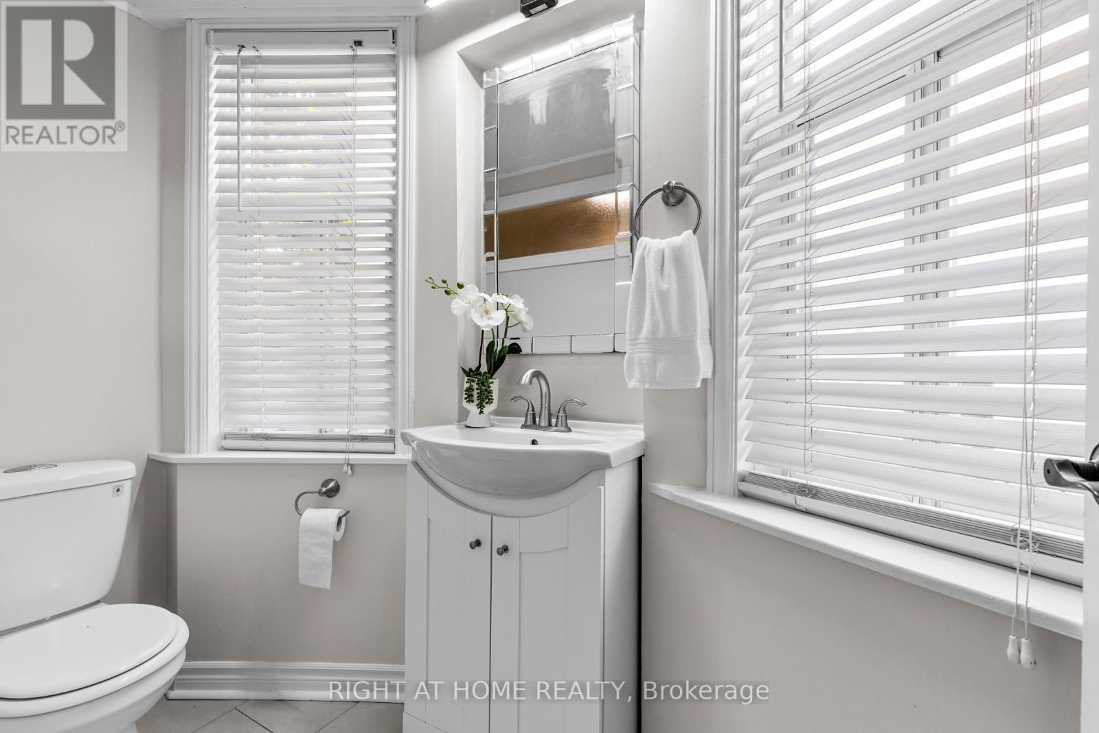 10 Haliburton Avenue, Toronto (Islington-City Centre West), Ontario  M9B 4Y2 - Photo 6 - W12453689