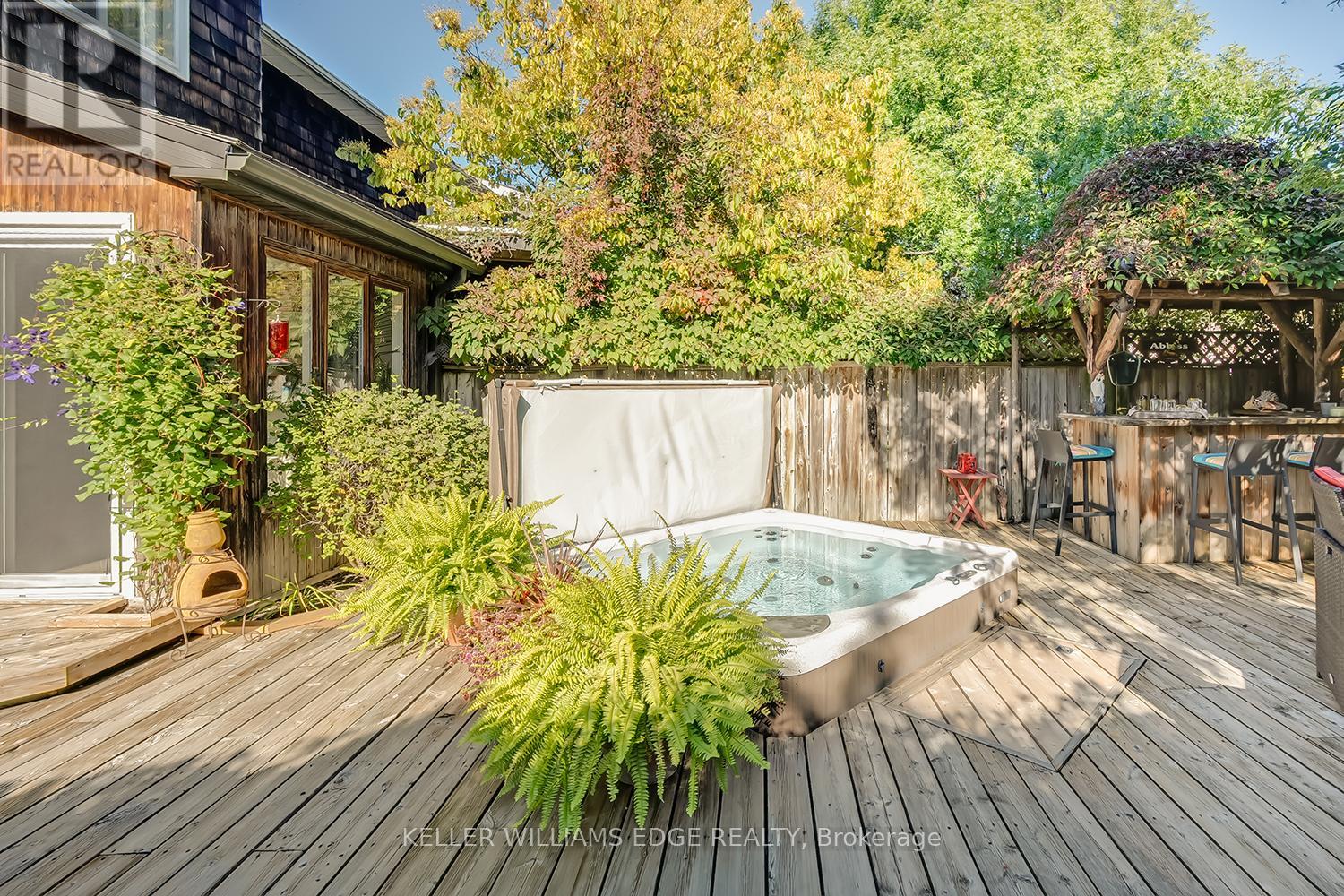 2100 Worthington Drive, Oakville, Ontario  L6L 1E3 - Photo 4 - W12453690