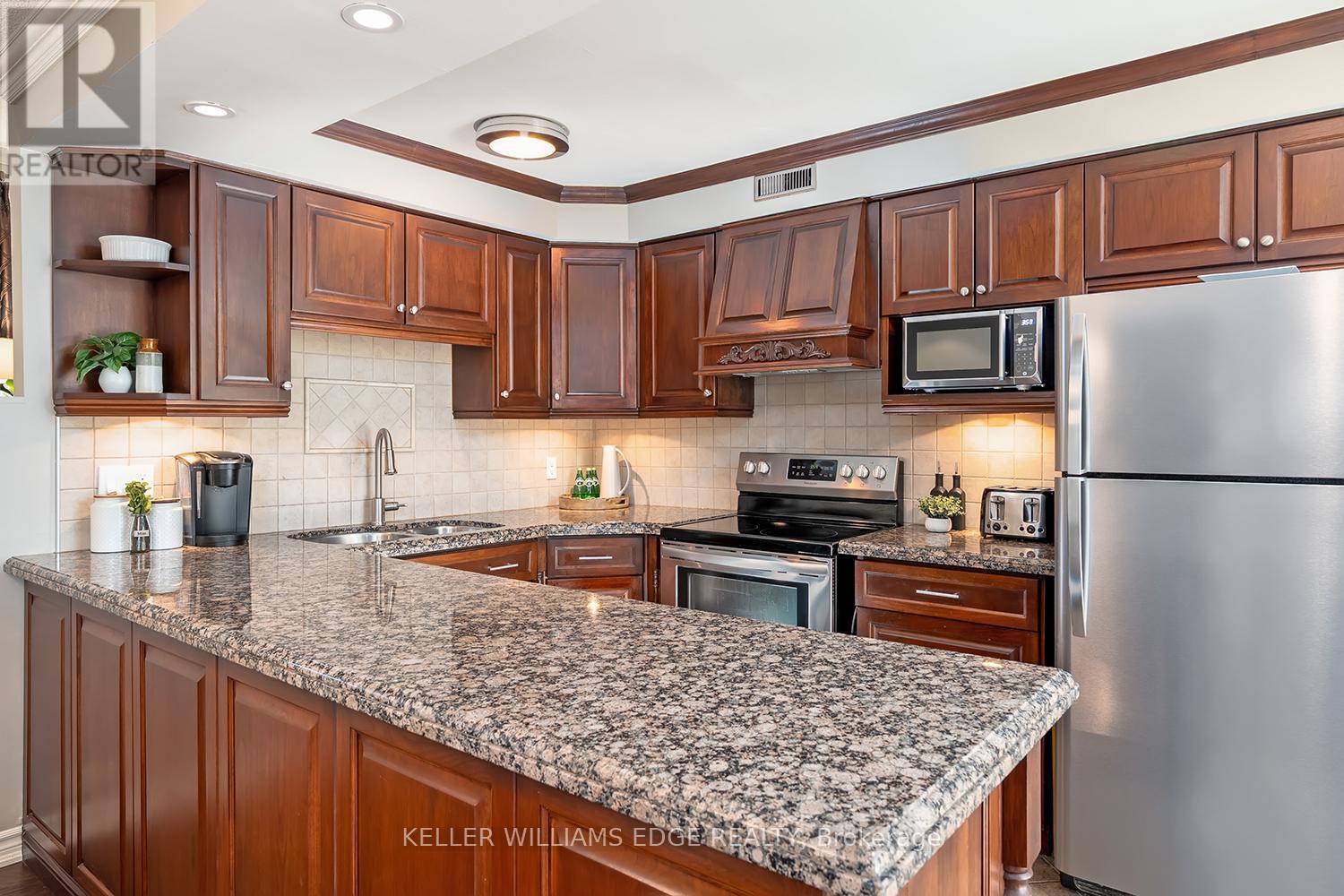 2100 Worthington Drive, Oakville, Ontario  L6L 1E3 - Photo 9 - W12453690