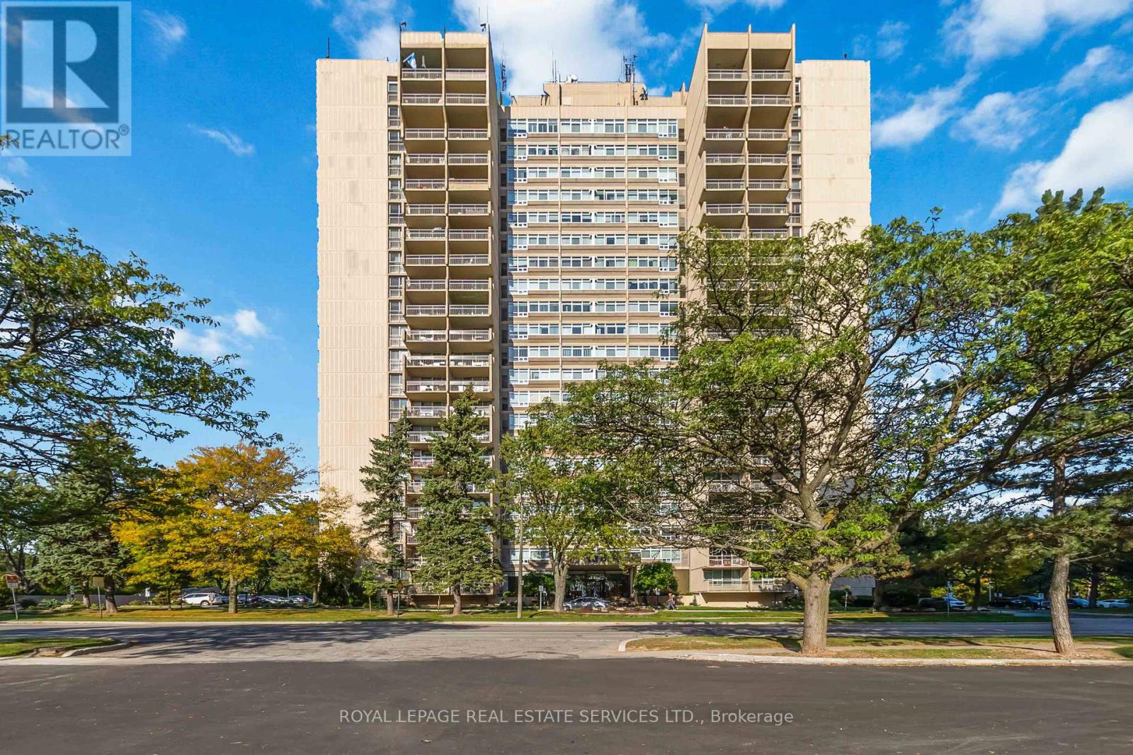602 - 1359 White Oaks Boulevard, Oakville (Fa Falgarwood), Ontario  L6H 2R8 - Photo 2 - W12453696